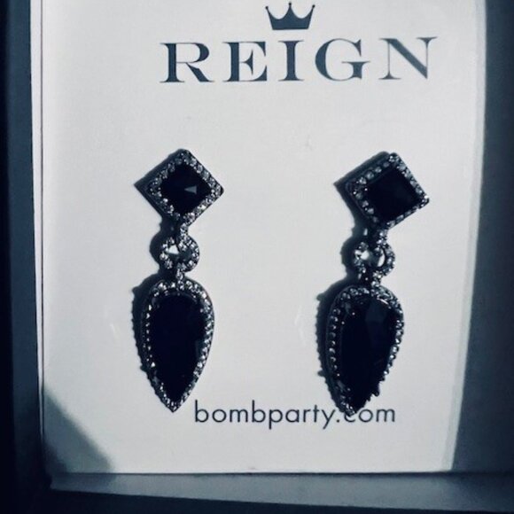 REIGN SAPPHIRE EARRINGS - Picture 1 of 2